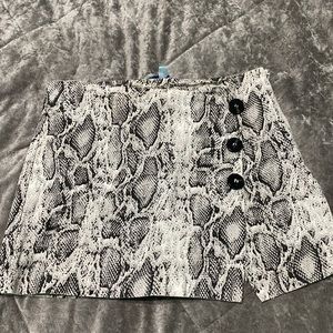 Black and White Snake Skin Skort